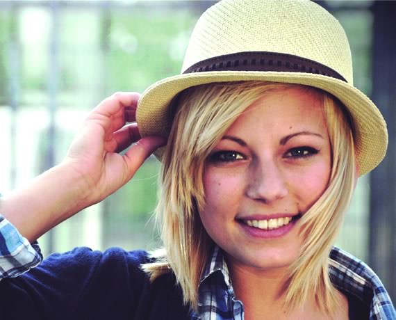 H�te im Hutladen: Herrenh�te von Stetson, Kangol, Borsalino und Damenh�te von Seeberger.